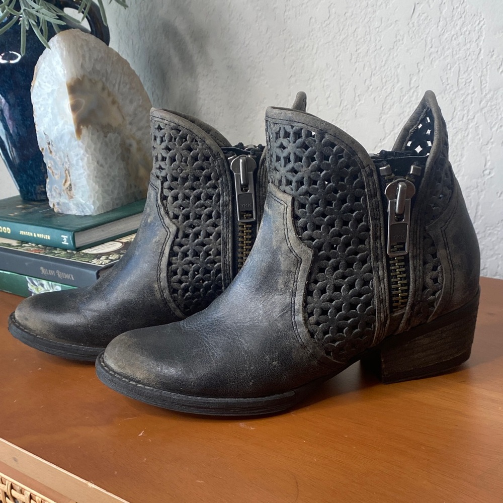 Circle G Distressed Black Woven Cutout Ankle Boots - Picture 6 of 10